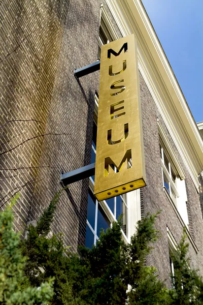 Old museum metal outdoor sign — Stock Photo, Image