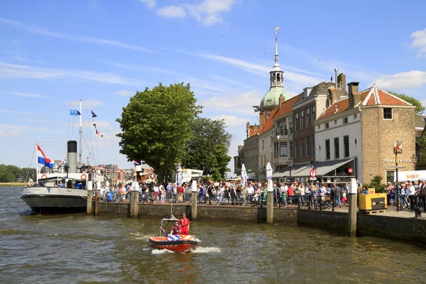 Festivalbesökare på de groot hoofd — Stockfoto