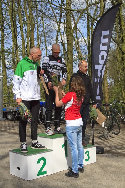 Blumen auf dem Podium — Stockfoto