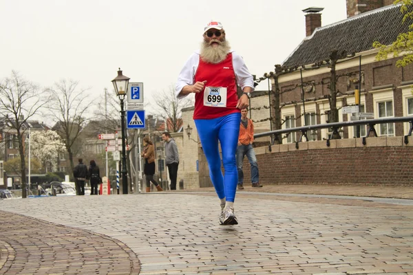 Dordrecht, Nederland - 3 april 2011: loper in — Stockfoto