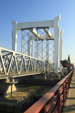 Demiryolu Köprüsü geçişi