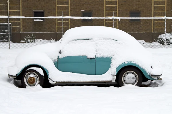 Nieve cubrir viejo coche temporizador — Foto de Stock