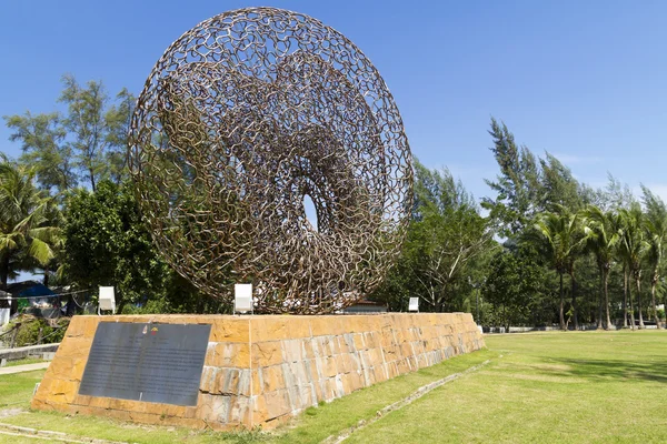 Памятник цунами — стоковое фото