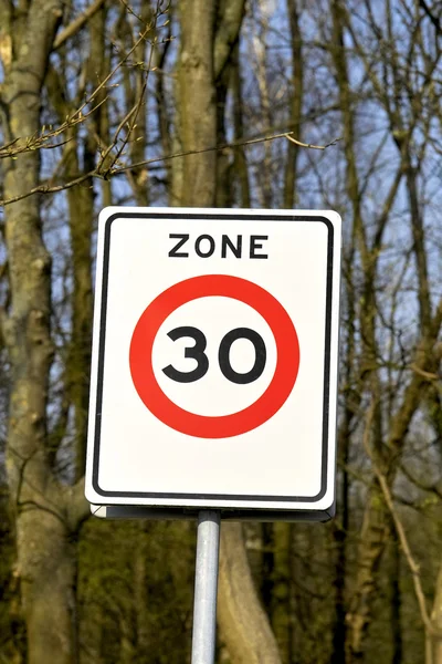 Tempolimit-Verkehrsschild — Stockfoto