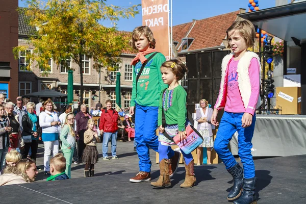 Kids on catwalk — Stock Photo, Image
