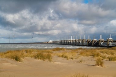 Doğu Scheldt Fırtına Dalgalanma Bariyeri veya Hollanda 4 'te Oosterscheldekering
