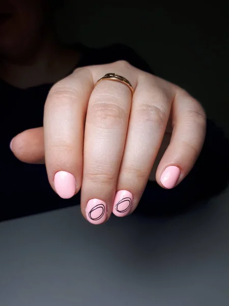 Weibliche Hand Mit Gepflegten Nägeln — Stockfoto