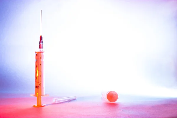 Medical syringe on gradient background — Stock Photo, Image