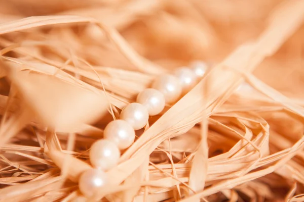 真珠と黄金色のわらと新年の背景 — ストック写真