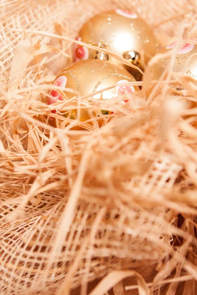 Año nuevo fondo con boll y strow en oro —  Fotos de Stock
