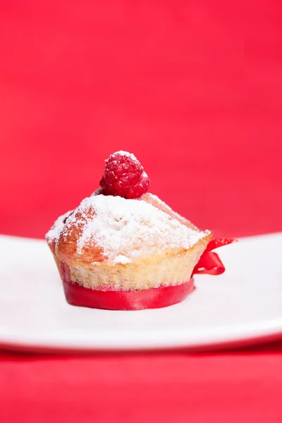Muffin with raspberries — Stock Photo, Image