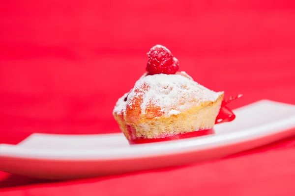 Muffin with raspberries — Stock Photo, Image