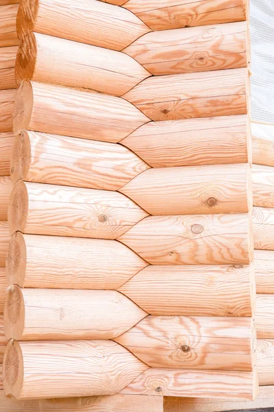 Houten hause. verdeelde log. — Stockfoto