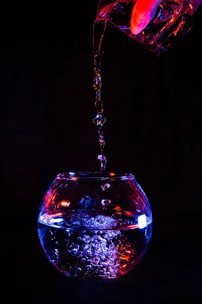 Wasser gießen — Stockfoto