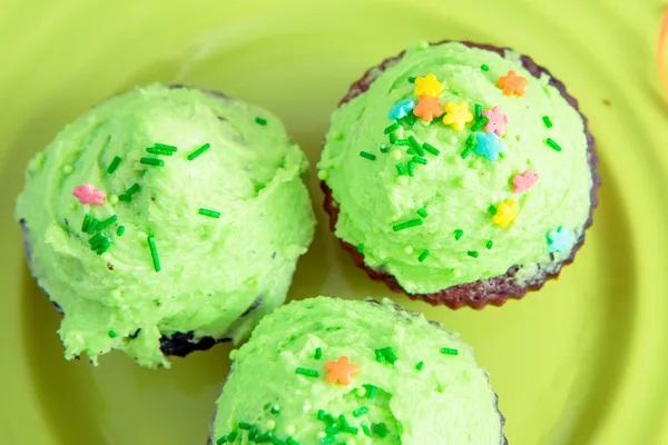 Sweet dessert with green cream — Stock Photo, Image
