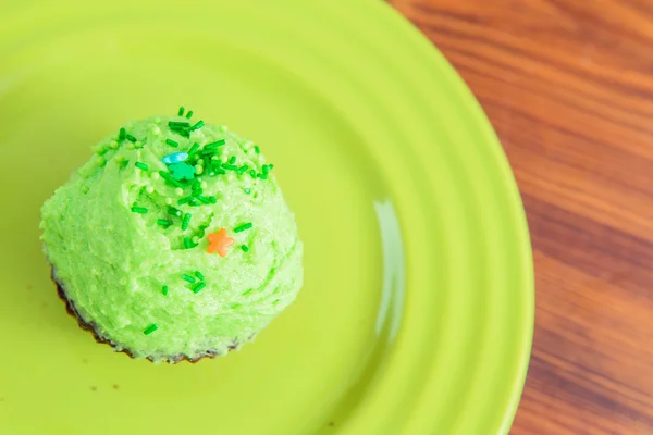 Sweet dessert with green cream — Stock Photo, Image