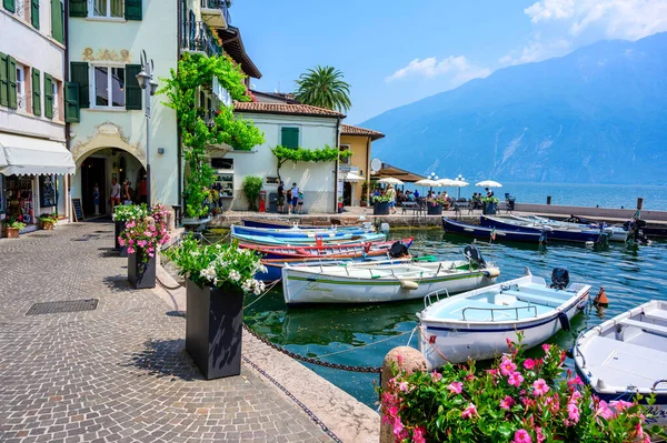 Limone Sul Garda Vila Portuária Lago Garda Com Belas Paisagens — Fotografia de Stock