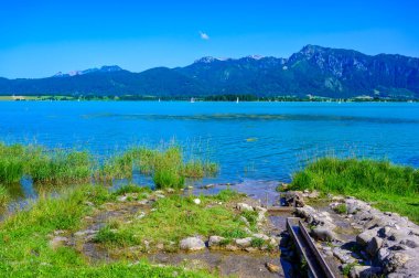 Forggensee - Fuessen yakınlarındaki Allgaeu Alps, Bavyera, Almanya 'nın güzel dağ manzarasında