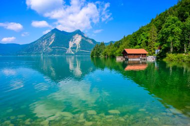 Walchensee Gölü - Herzogstand ve Kochel am dağına yakın - Almanya, Bavyera 'da güzel bir seyahat merkezi
