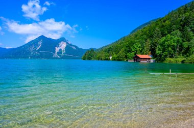 Walchensee Gölü - Herzogstand ve Kochel am dağına yakın - Almanya, Bavyera 'da güzel bir seyahat merkezi