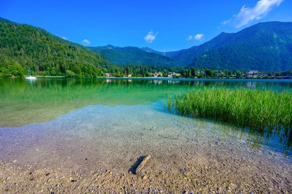 湖Walchensee 山に近いHerzogstand Kochel See バイエルン ドイツ 美しい旅行先 — ストック写真