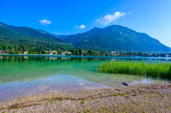 湖Walchensee 山に近いHerzogstand Kochel See バイエルン ドイツ 美しい旅行先 — ストック写真