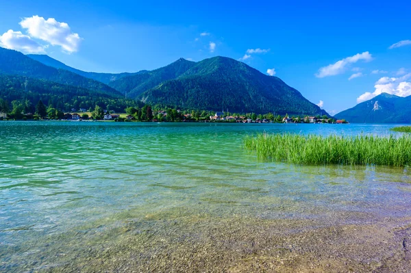 湖Walchensee 山に近いHerzogstand Kochel See バイエルン ドイツ 美しい旅行先 — ストック写真