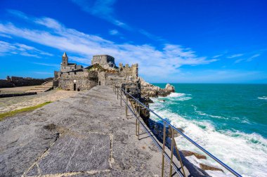 Grotta di Lord Byron 'dan güzel sahil manzarasına, Porto Venere' e, La Spezia 'ya, İtalya' ya.