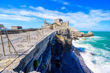 Grotta di Lord Byron 'dan güzel sahil manzarasına, Porto Venere' e, La Spezia 'ya, İtalya' ya.