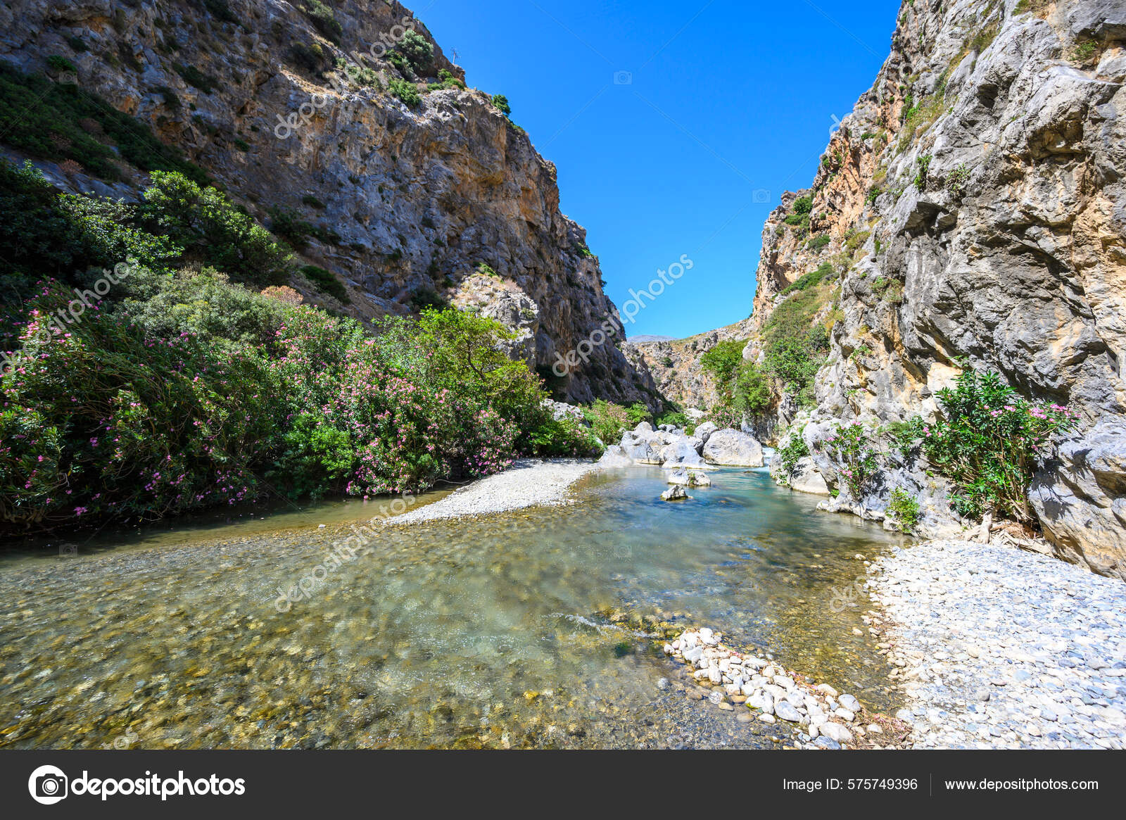 Пляж Превели Известный Красивой Рекой Лазурной Чистой Водой.