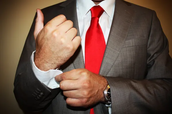 Obchodní muž s červenou kravatou — Stock fotografie