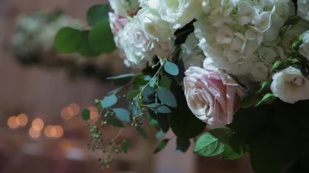 Μπουκέτο Λουλούδια Close Διακόσμηση Δωματίου Διακόσμηση Λουλουδιών Αίθουσα Γάμου Όμορφη — Αρχείο Βίντεο