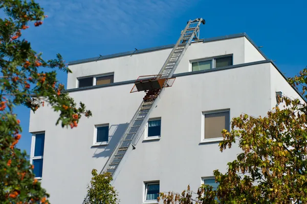 Mobile elevator to transport cargo to the height. — Stock Photo, Image