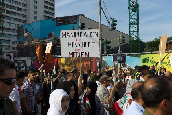 День Аль-Кудс. Демонстрации против Израиля и его контроля над Иерусалимом. Солидарность с палестинцами — стоковое фото