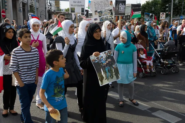 Al-Quds Day. Demonstrations against Israel, and its control of Jerusalem. Solidarity with the Palestinian — Stock Photo, Image