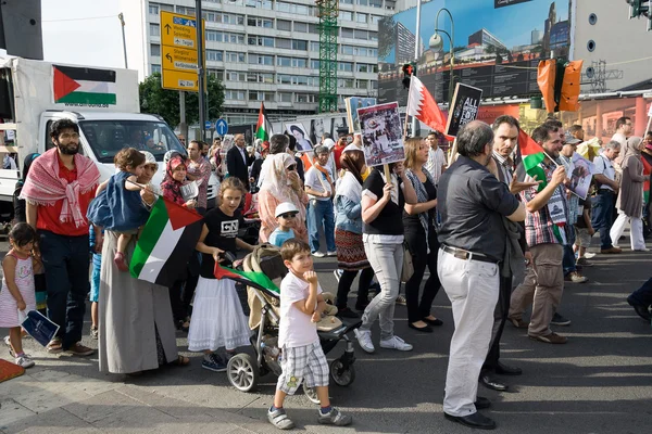 Al-Quds Day. Demonstrations against Israel, and its control of Jerusalem. Solidarity with the Palestinian — Stock Photo, Image