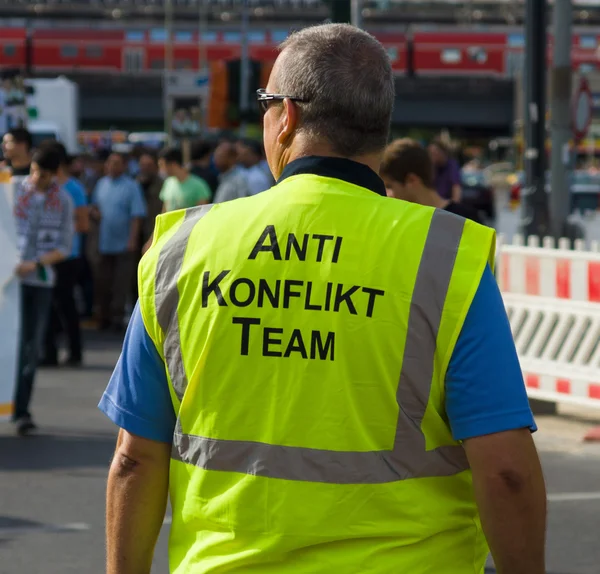 Squadre anti-conflitto dei dipendenti per dimostrare — Foto Stock