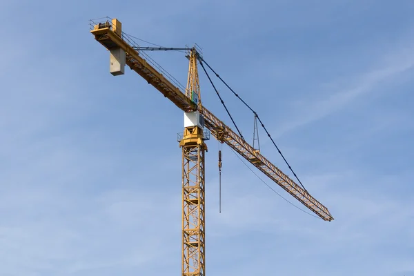 Tower crane against the sky — Stock Photo, Image