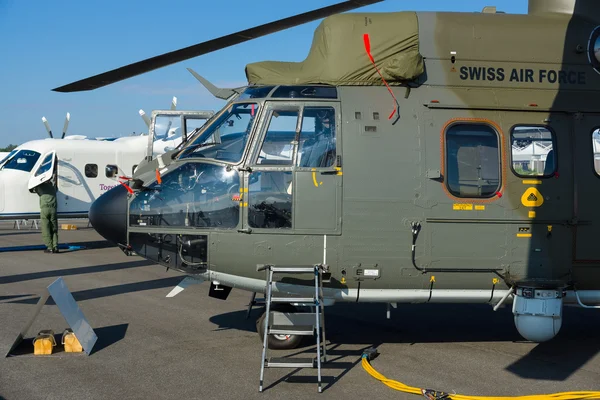 Military helicopter Aerospatiale AS332 M1 Super Puma (Swiss Air Force) — Stock Photo, Image