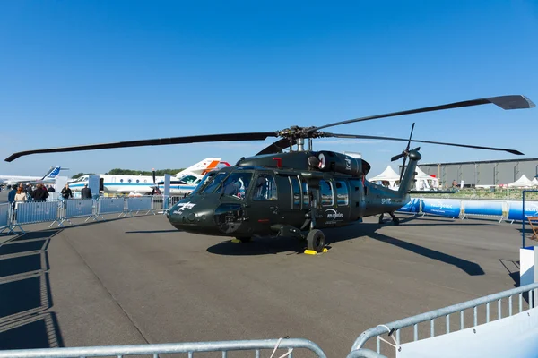 军用直升机西科斯基呃 60 黑鹰 (s 70i) — 图库照片