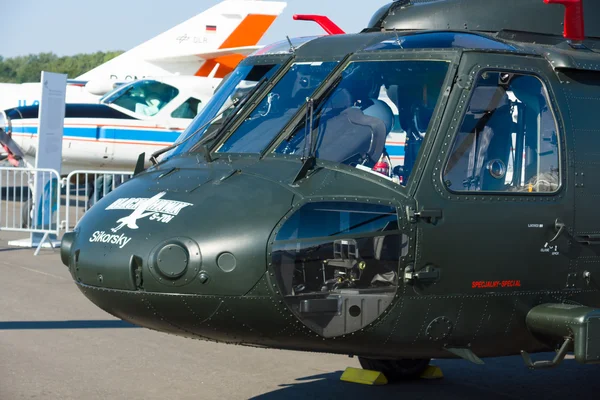 Helicóptero militar Sikorsky UH-60 Black Hawk (S-70i ) — Fotografia de Stock