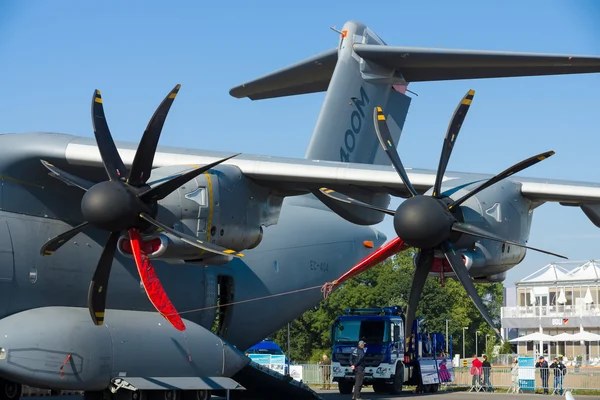 Engine close-up of the military transport aircraft Airbus A400M Atlas — Stock Photo, Image