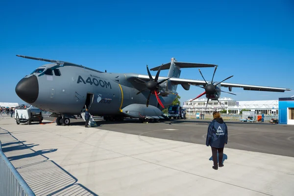 Turboprop military transport aircraft Airbus A400M Atlas — Stock Photo, Image