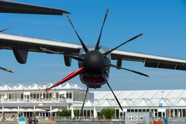 Motor close-up van de militair vervoer vliegtuig airbus a400m atlas — Stockfoto