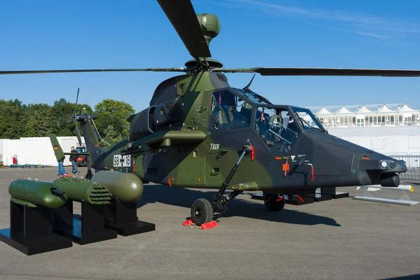 Een militaire aanvalshelikopter Eurocopter Tiger (Tiger UHT-melk) — Stockfoto