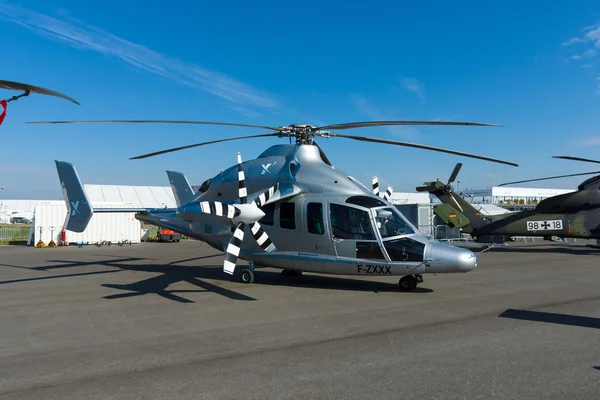 Kokeellinen suurnopeusyhdistelmähelikopteri Eurocopter X3 (X-Cubed ) — kuvapankkivalokuva