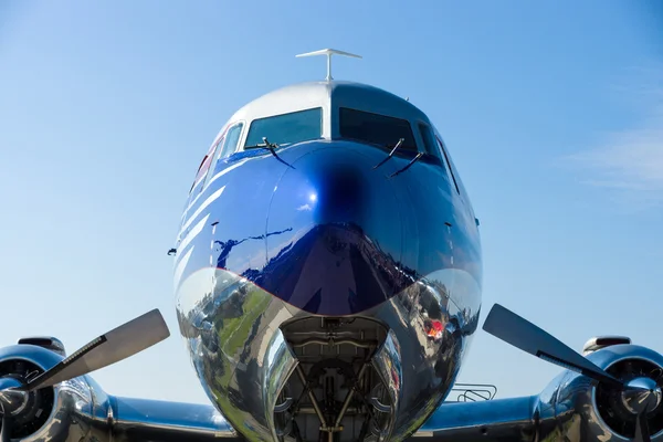 The Douglas DC-6B is a piston-powered airliner — Stock Photo, Image