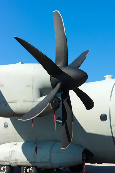 Engine a medium-sized military transport aircraft Alenia C-27J Spartan — Stock Photo, Image