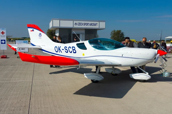 Uma aeronave esportiva leve PiperSport PS-28 Cruiser — Fotografia de Stock