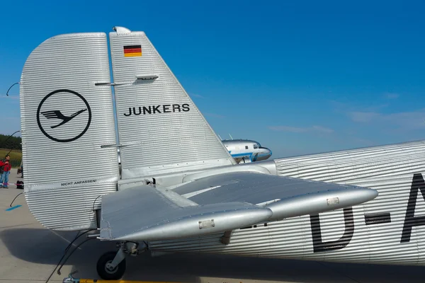 Empennage tyska passagerare flygplan junkers ju 52, flygbolaget "lufthansa" — Stockfoto